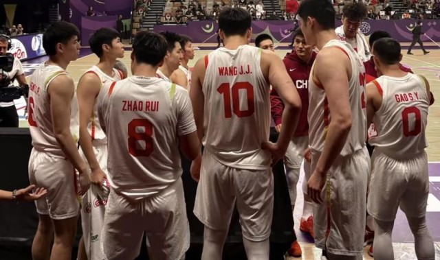 商业互吹，高诗岩：亚一PF；王俊杰：没你不行，我服贝弗利